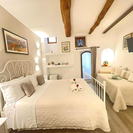 Отель La Casa Di Ines Сан-Джиминьяно Экстерьер фото